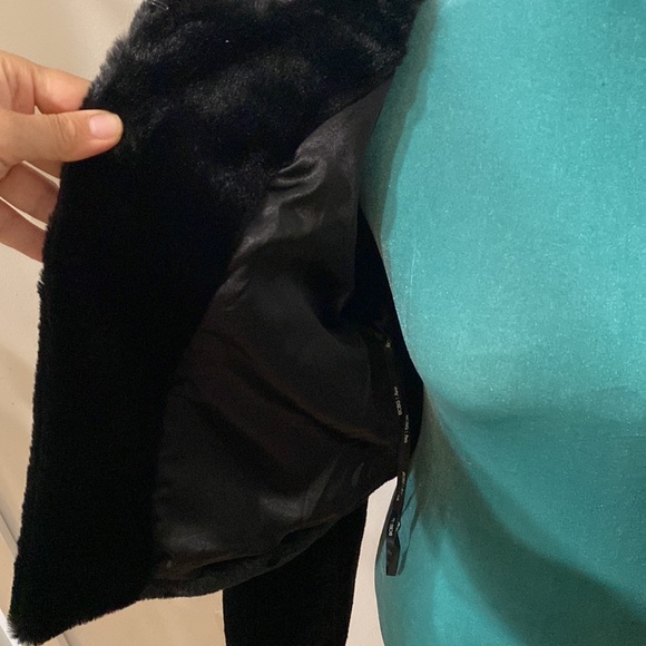 BCBG Paris 3/4 Sleeve Stole - Picture 5 of 9